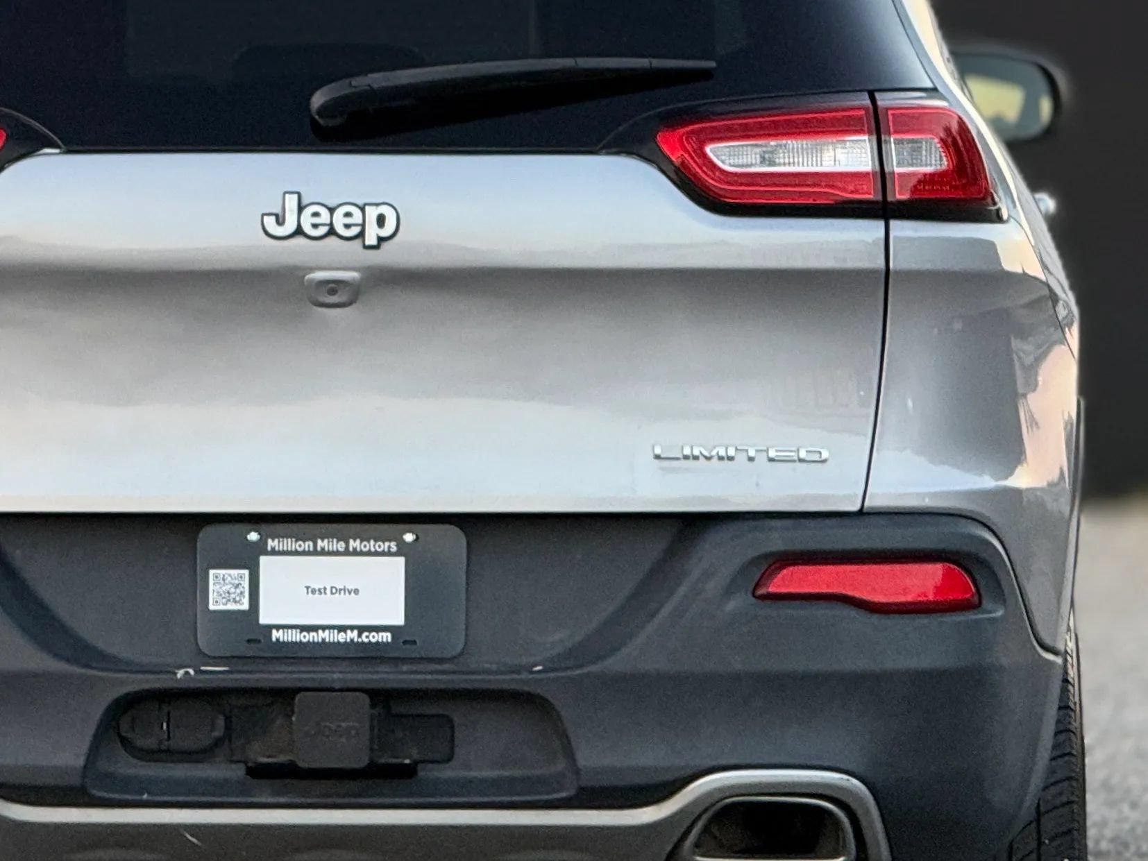 Used 2016 Jeep Cherokee Limited w/ Trailer Tow Group AWD/4WD image 14