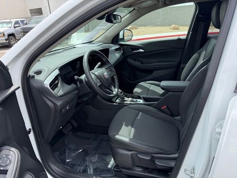 Used 2025 Buick Encore GX Preferred image 12