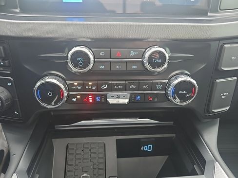 Used 2026 Ford F250 Platinum w/ Tremor Off-Road Package image 21