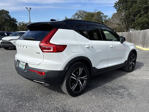 Used 2019 Volvo XC40 T4 R-Design image 5