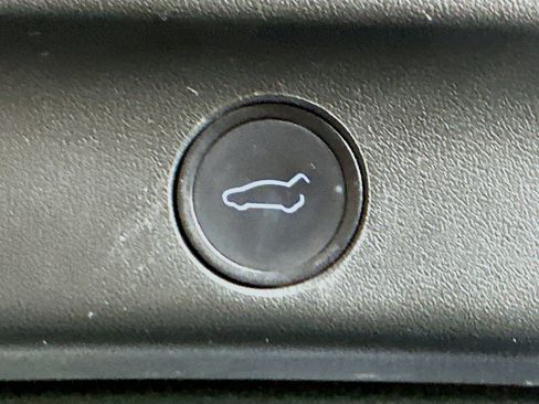 Used 2021 Tesla Model Y Long Range AWD/4WD image 27