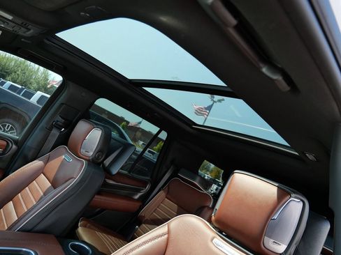 Used 2023 GMC Yukon Denali Ultimate w/ LPO, Floor Liner Package AWD/4WD image 11