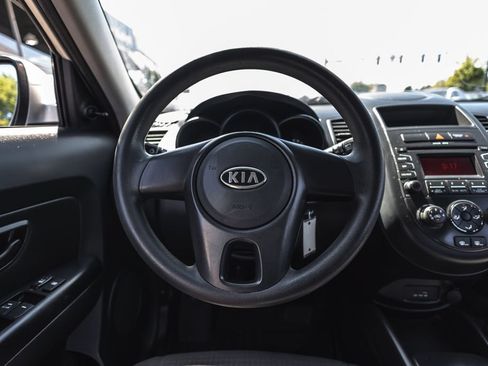 Used 2012 Kia Soul FWD image 16
