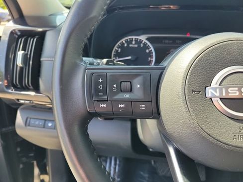 Used 2025 Nissan Pathfinder SV image 15
