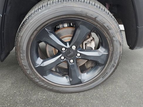 Certified 2023 Jeep Grand Cherokee L Laredo image 37