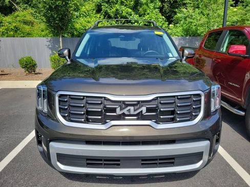 Used 2025 Kia Telluride S FWD image 2