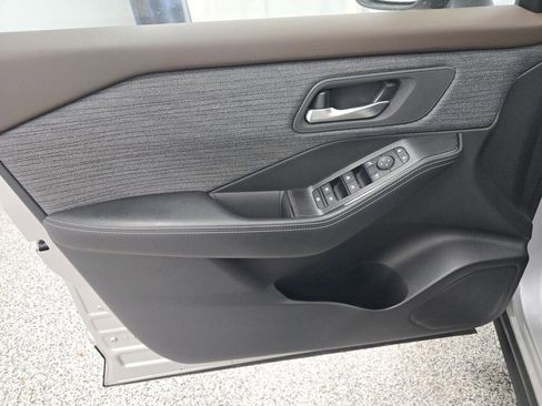 Used 2023 Nissan Rogue SV image 22