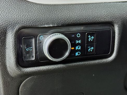 Used 2023 Ford Explorer XLT AWD/4WD image 12