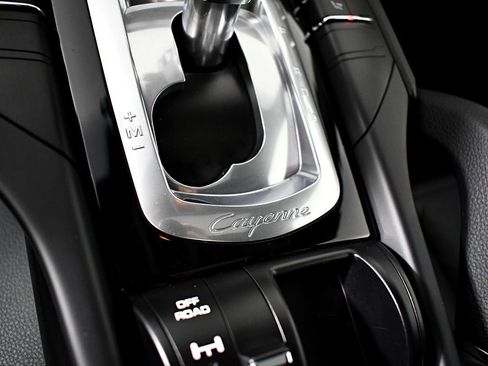 Used 2015 Porsche Cayenne S image 34