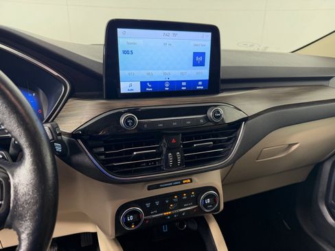 Used 2020 Ford Escape Titanium AWD/4WD image 13