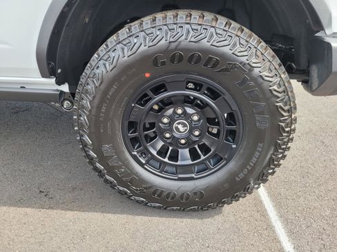 New 2026 Ford Bronco Badlands image 9