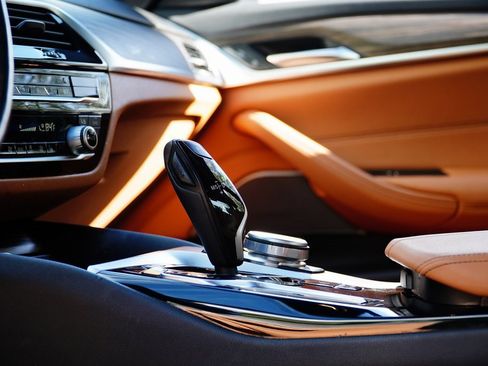 Used 2022 BMW 530i xDrive w/ M Sport Package image 13