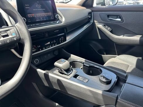 Used 2022 Nissan Rogue SV AWD/4WD image 25
