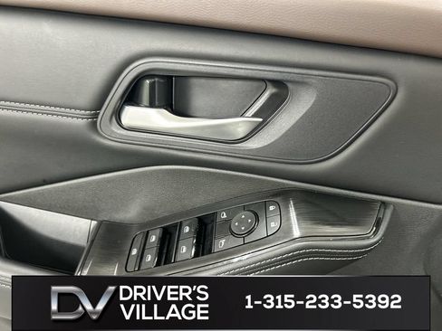 Used 2023 Nissan Rogue SV w/ SV Premium B Package AWD/4WD image 11