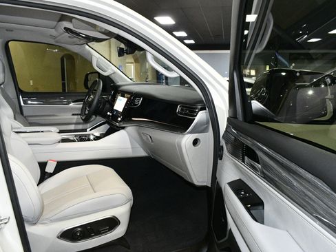 Used 2022 Jeep Wagoneer Series III w/ Premium Group I image 46