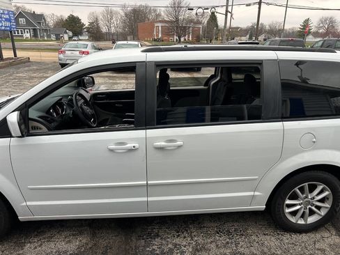 Used 2016 Dodge Grand Caravan SXT FWD image 7