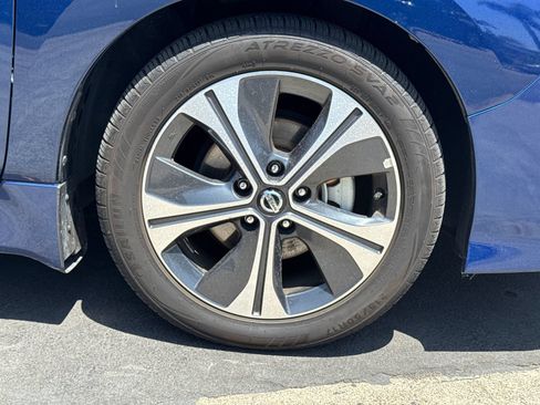 Used 2020 Nissan Leaf SV w/ SV Technology Package FWD image 4