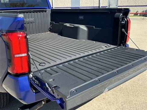 Certified 2025 Toyota Tacoma SR5 image 27