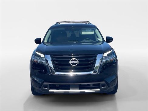 Used 2024 Nissan Pathfinder Platinum w/ Cargo Package AWD/4WD image 2
