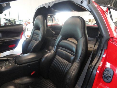 Used 1997 Chevrolet Corvette Coupe w/ Roof Pkg RWD image 12