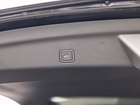 Used 2025 Cadillac Escalade Luxury image 17