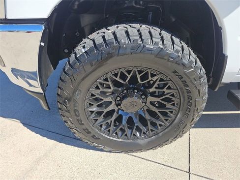 Used 2024 RAM 2500 Tradesman w/ Chrome Appearance Group image 30