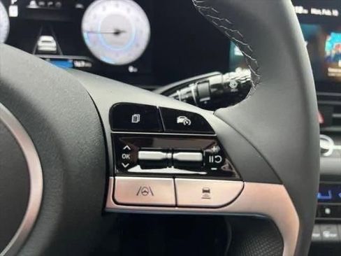 Used 2025 Hyundai Elantra Sport image 15