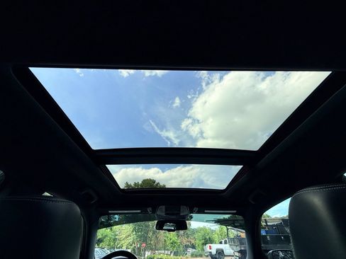 Used 2015 Chrysler 300 S RWD image 33