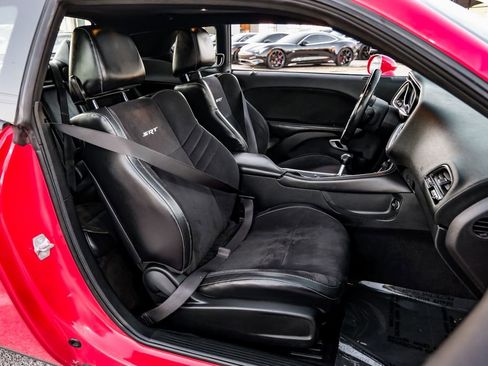 Used 2015 Dodge Challenger SRT w/ Technology Group image 37