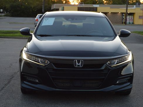 Used 2018 Honda Accord Sport image 3