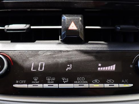 Used 2020 Toyota Corolla LE FWD image 45