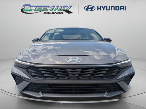 Used 2025 Hyundai Elantra Sport FWD image 3