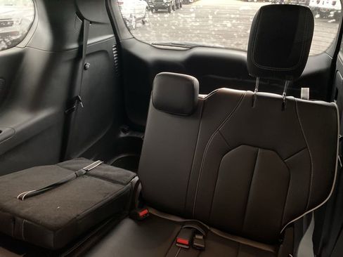 New 2026 Chrysler Pacifica Limited w/ S Appearance Package image 17