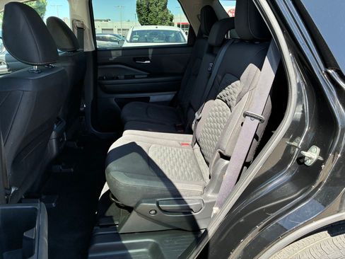 Used 2022 Nissan Pathfinder SV AWD/4WD image 27