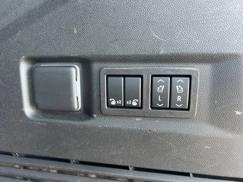 Used 2023 Chevrolet Tahoe Premier w/ Advanced Technology Package AWD/4WD image 18