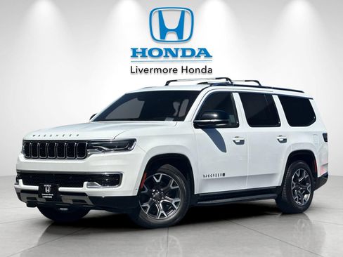 Used 2023 Jeep Wagoneer Series III w/ Preferred Equipment Group AWD/4WD image 2