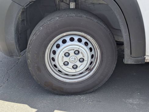 Used 2024 RAM ProMaster 2500 FWD image 3