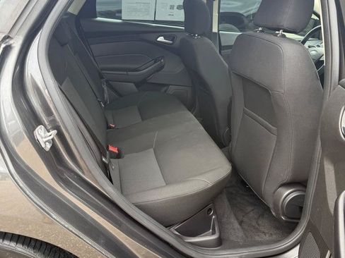 Used 2015 Ford Focus SE w/ SE Sport Package FWD image 18