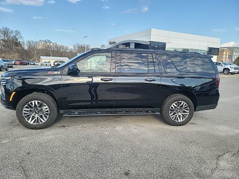 Certified 2025 Chevrolet Suburban Z71 image 4