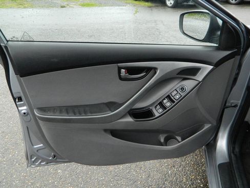 Used 2016 Hyundai Elantra SE image 21