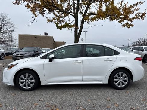Used 2022 Toyota Corolla LE image 2