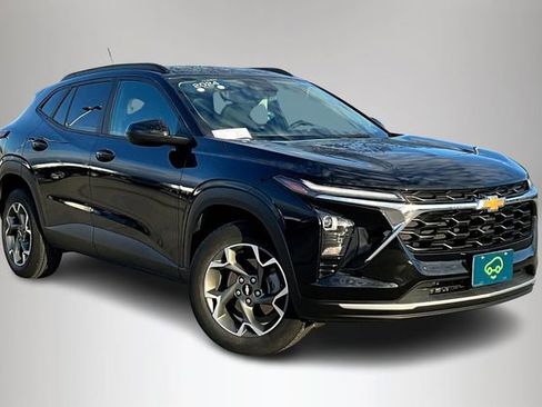 Used 2024 Chevrolet Trax LT w/ Driver Confidence Package FWD image 1