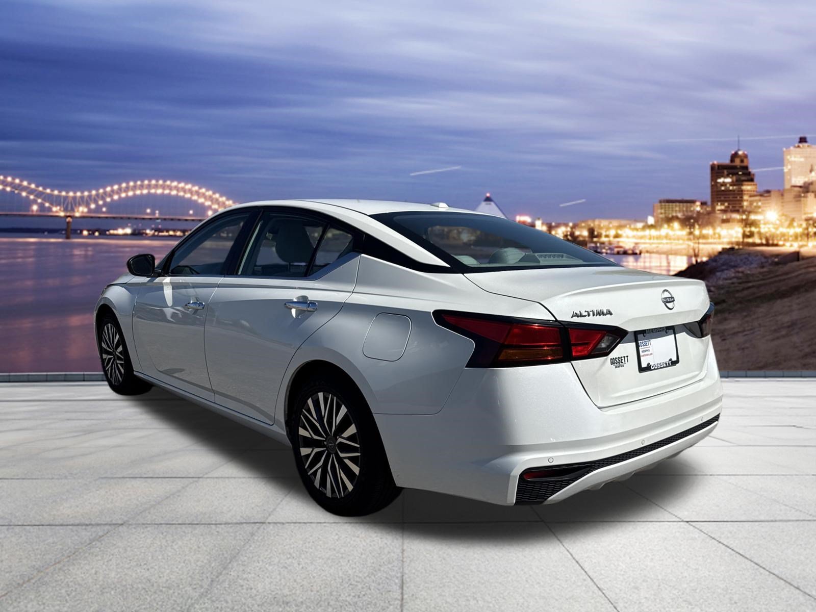 Used 2025 Nissan Altima 2.5 SV FWD image 3