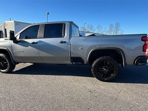 Used 2024 Chevrolet Silverado 2500 Custom w/ Custom Convenience Package image 8