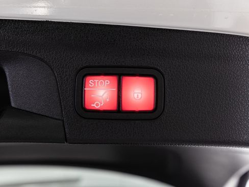 Used 2024 Mercedes-Benz GLE 450e 4MATIC w/ AMG Line Exterior image 33