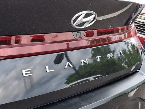 Used 2023 Hyundai Elantra SEL w/ Convenience Package FWD image 30