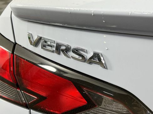 New 2025 Nissan Versa SR w/ Trunk Package FWD image 32