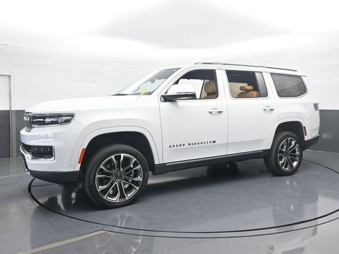 Used 2022 Jeep Grand Wagoneer Series III w/ Rear Seat Video Group 1 image 2