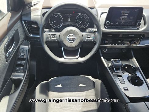Used 2021 Nissan Rogue SV FWD image 5