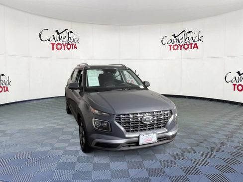 Used 2025 Hyundai Venue SEL FWD image 4